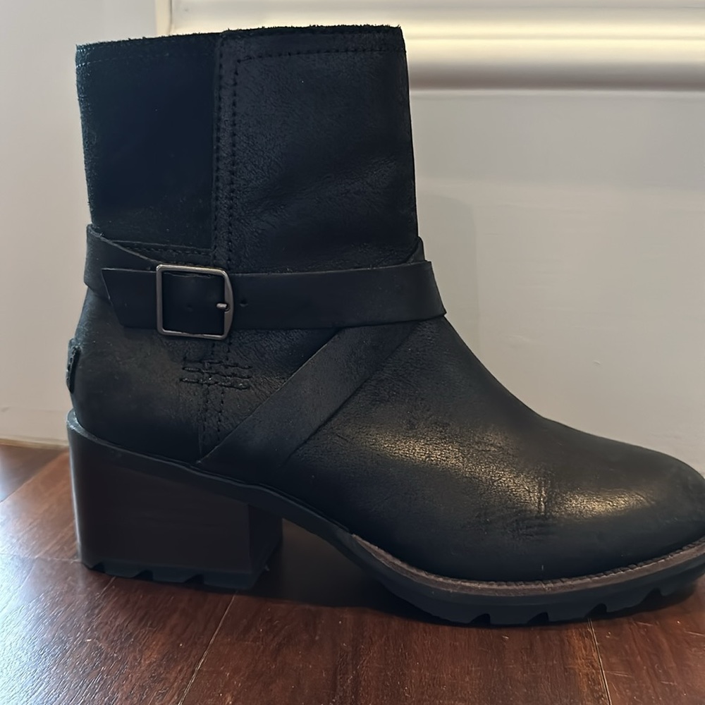 Sorel lug soled heeled boots